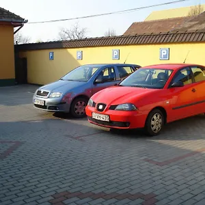 Halasz Airport Panzio Guest house Vecses